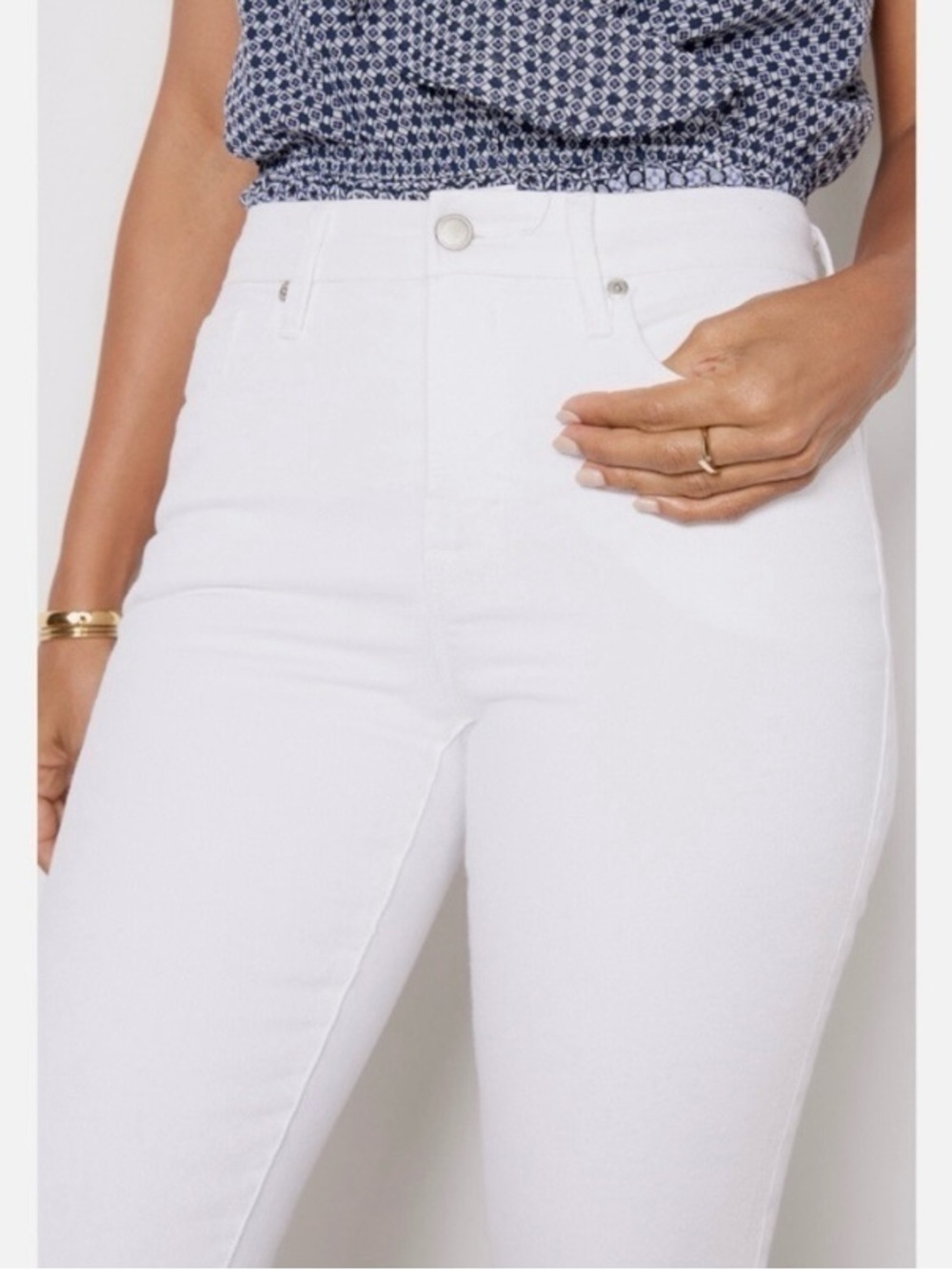 GOOD AMERICAN Classic Bootcut High-Rise Flare Jean in White - 10/30 - Picture 8 of 13